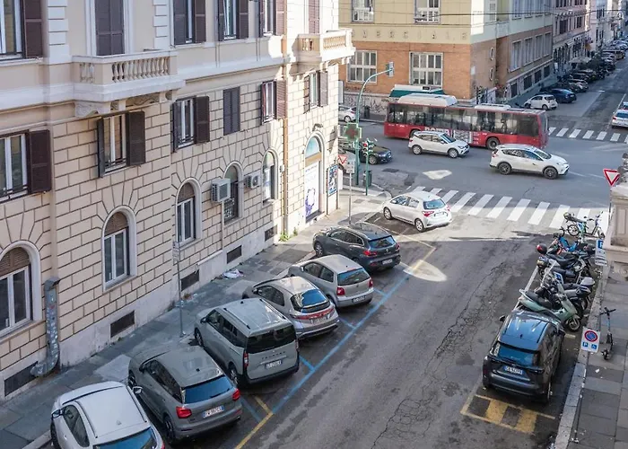 Domus Palestro Apartment *